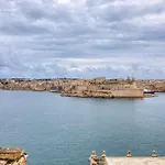 Luxury Traditional 3 Bedroom With Balcony And Sea View Ldem1-6
