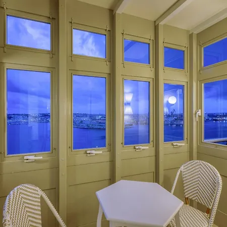 Luxury Traditional 3 Bedroom With Balcony And Sea View Ldem1-6 * La Valletta