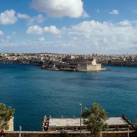 Luxury Traditional 3 Bedroom With Balcony And Sea View Ldem1-6 Appartamento